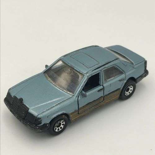 Matchbox mercedes cheap benz 300e 1986